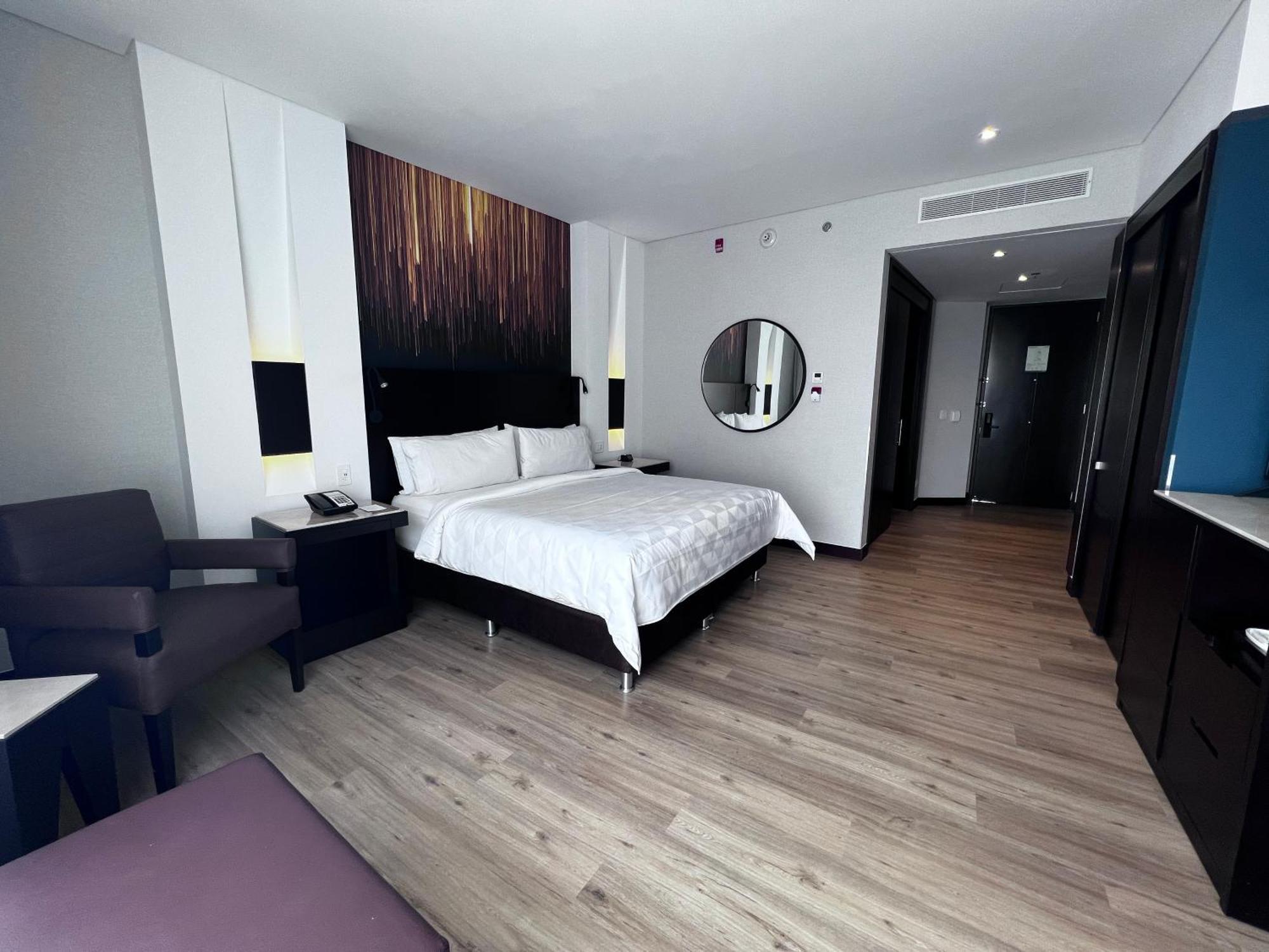 Holiday Inn Bogota Airport By Ihg Exterior foto
